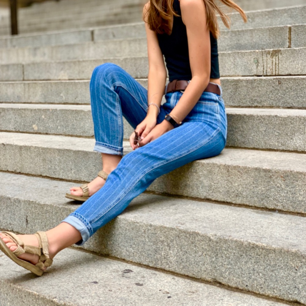 Hollister Ultra High Rise Mom Jeans